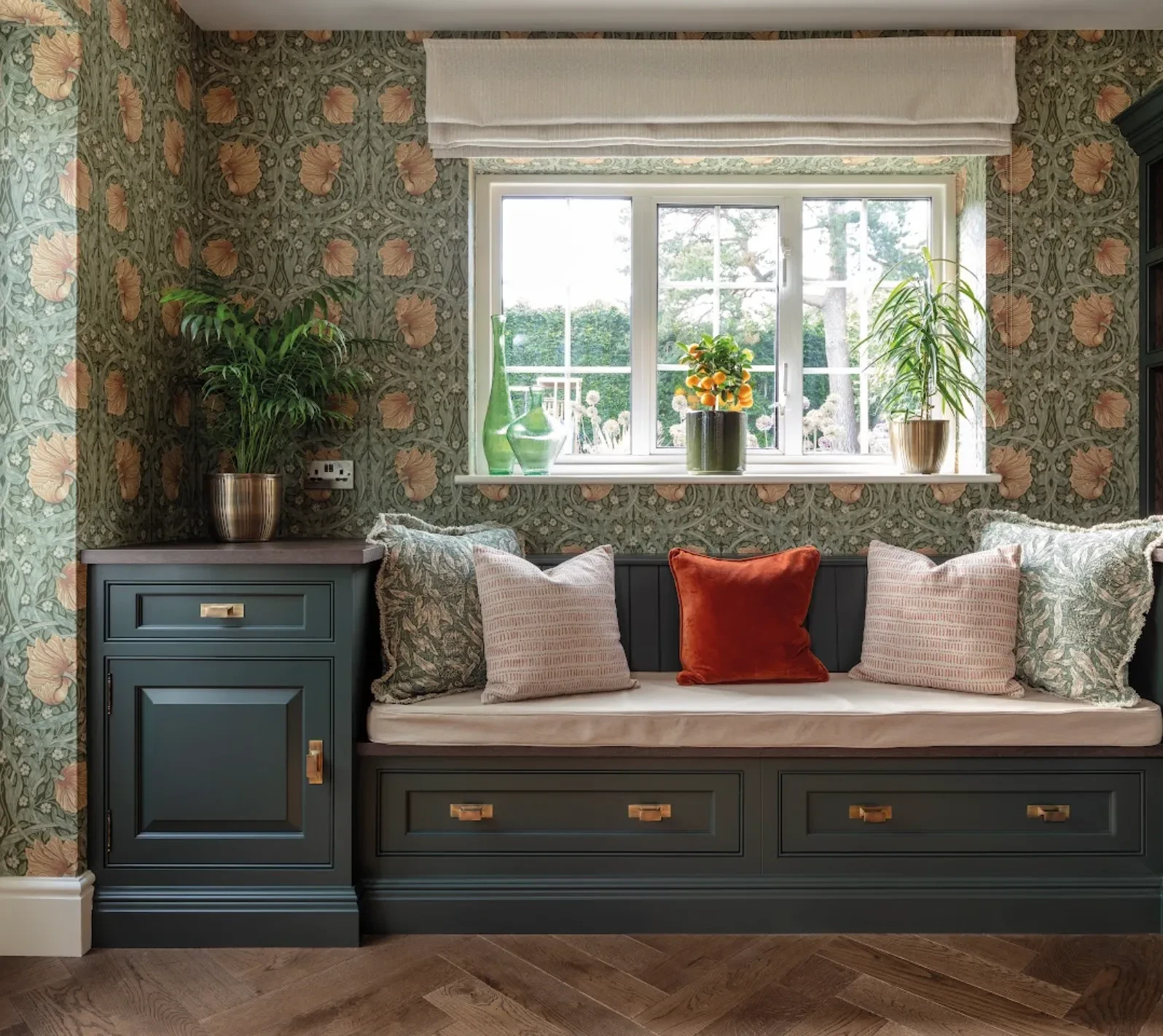 kitchen-banquette-tom-howleypng.webp