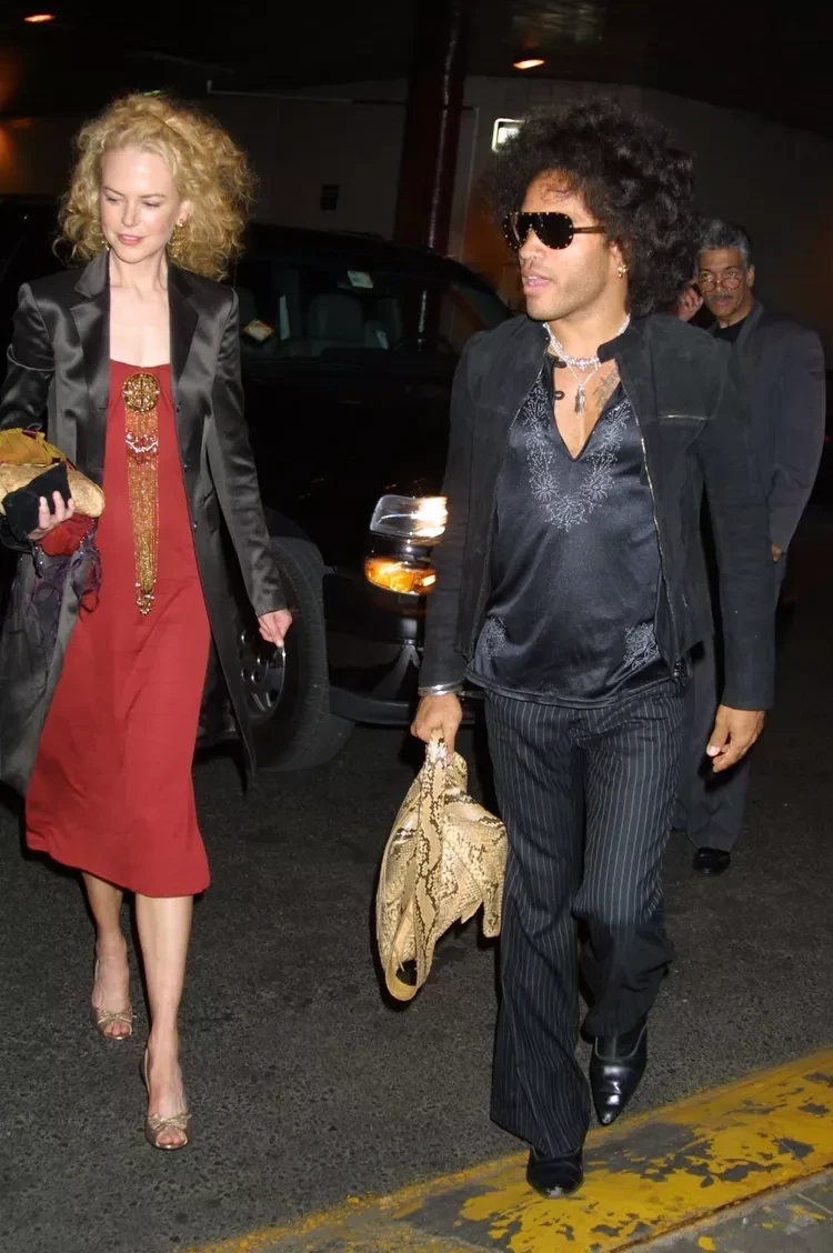 103018-nicole-kidman-lenny-kravitz-embed-fb39a39eab2f4daaa26fb16ce1708975.webp