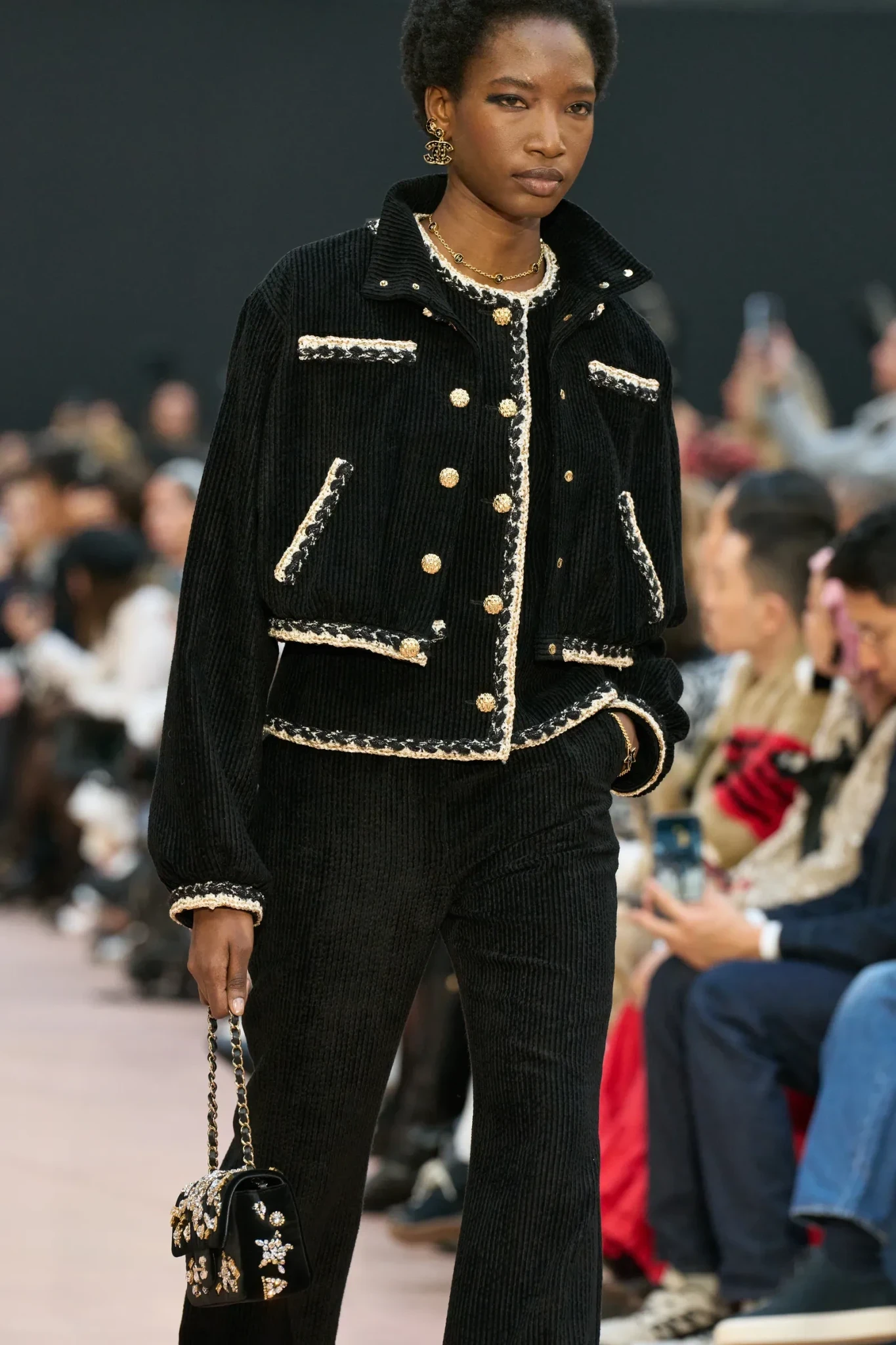 00089-chanel-fall-2025-ready-to-wear-details-credit-gorunway.webp