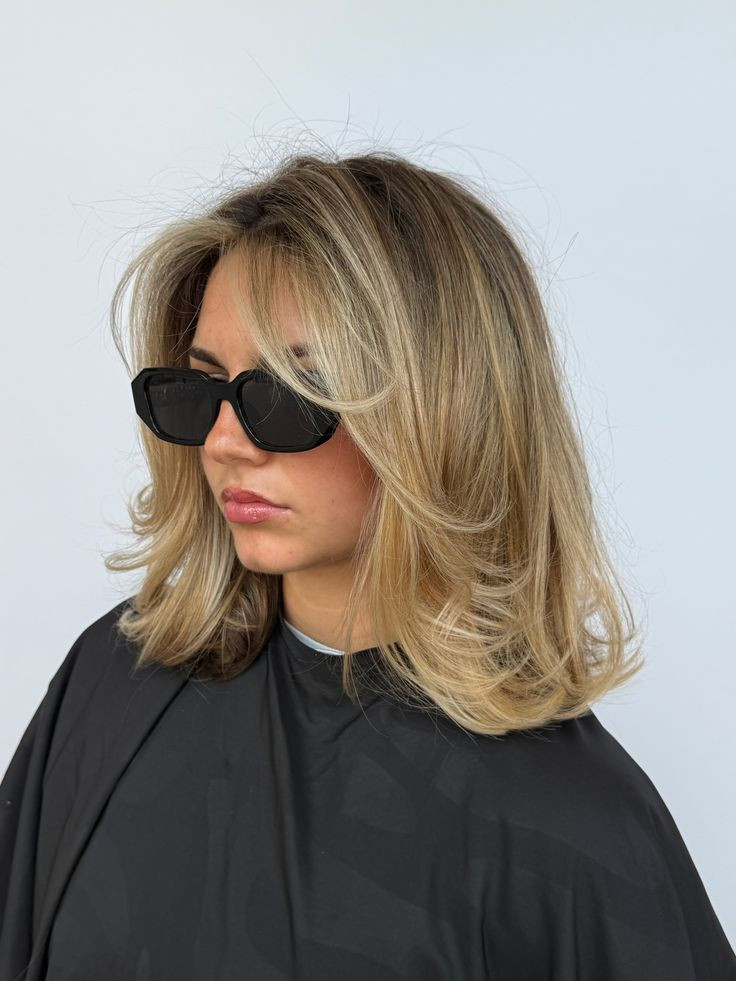 90s-layered-bob-bronde-hair.jpg