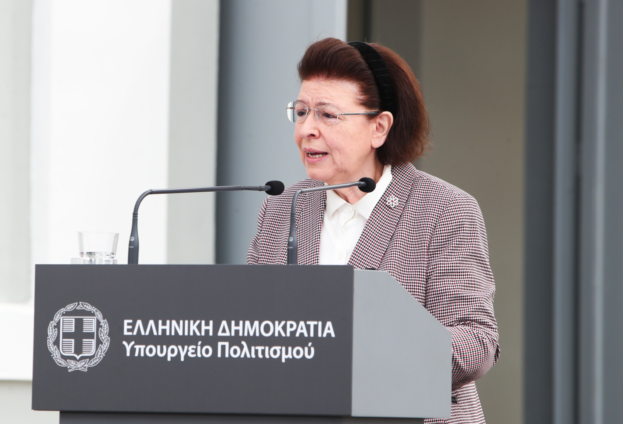 h-ypoyrghos-politismou-lina-mendwni.jpg