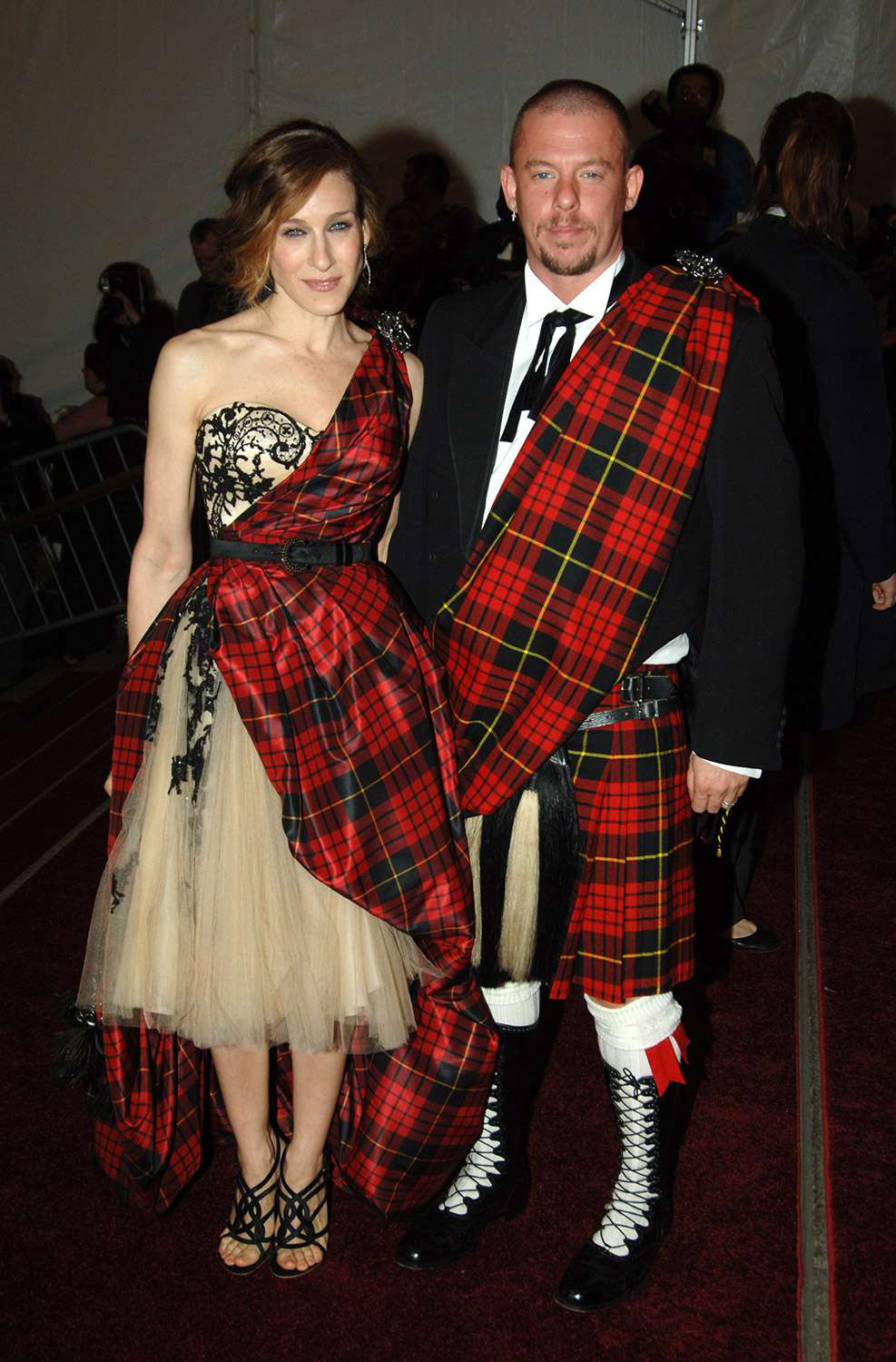 sarah-jessica-parker-met-gala-looks86-249fae1708664df3bcf432be49bbbc02.jpg