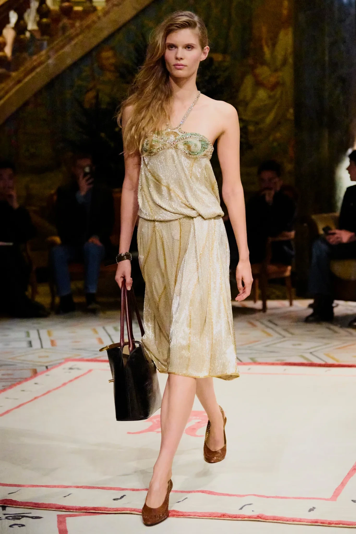 00045-versace-spring-2026-ready-to-wear-credit-brand.webp
