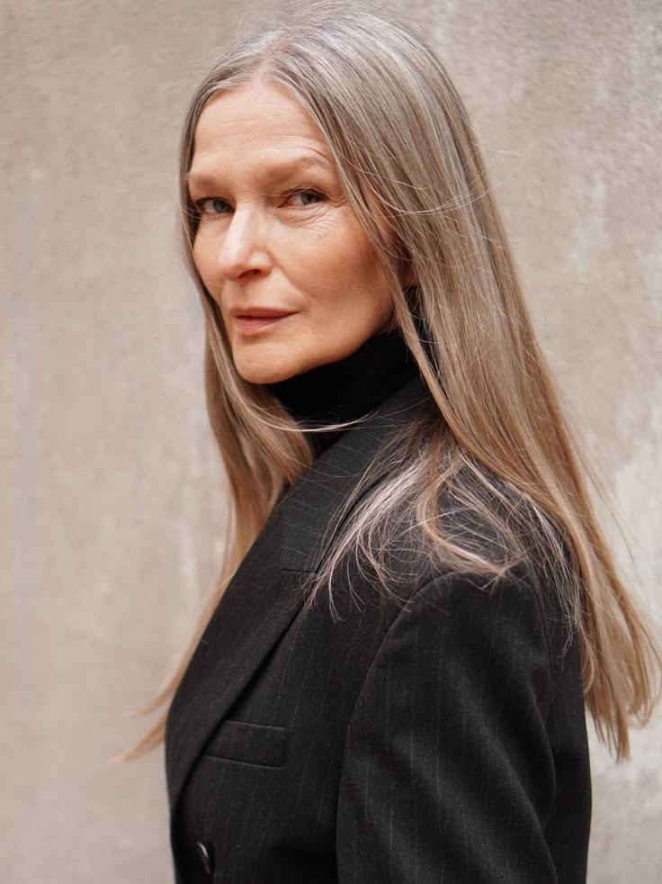 amelia-backman-classic-women-mrs-robinson-management.jfif
