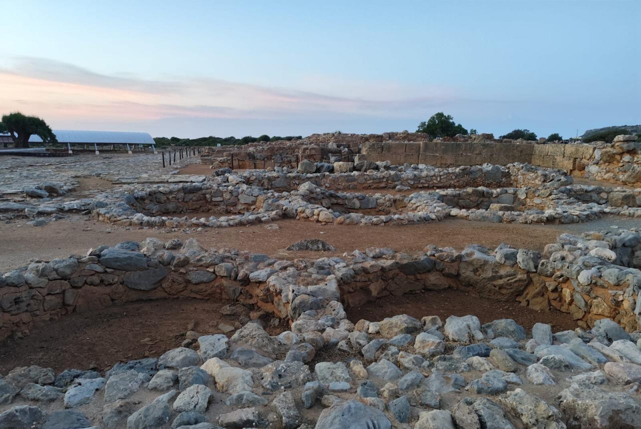 arkhaioi-siroi-silo-sto-minoiko-anaktoro-ton-malion.jpg