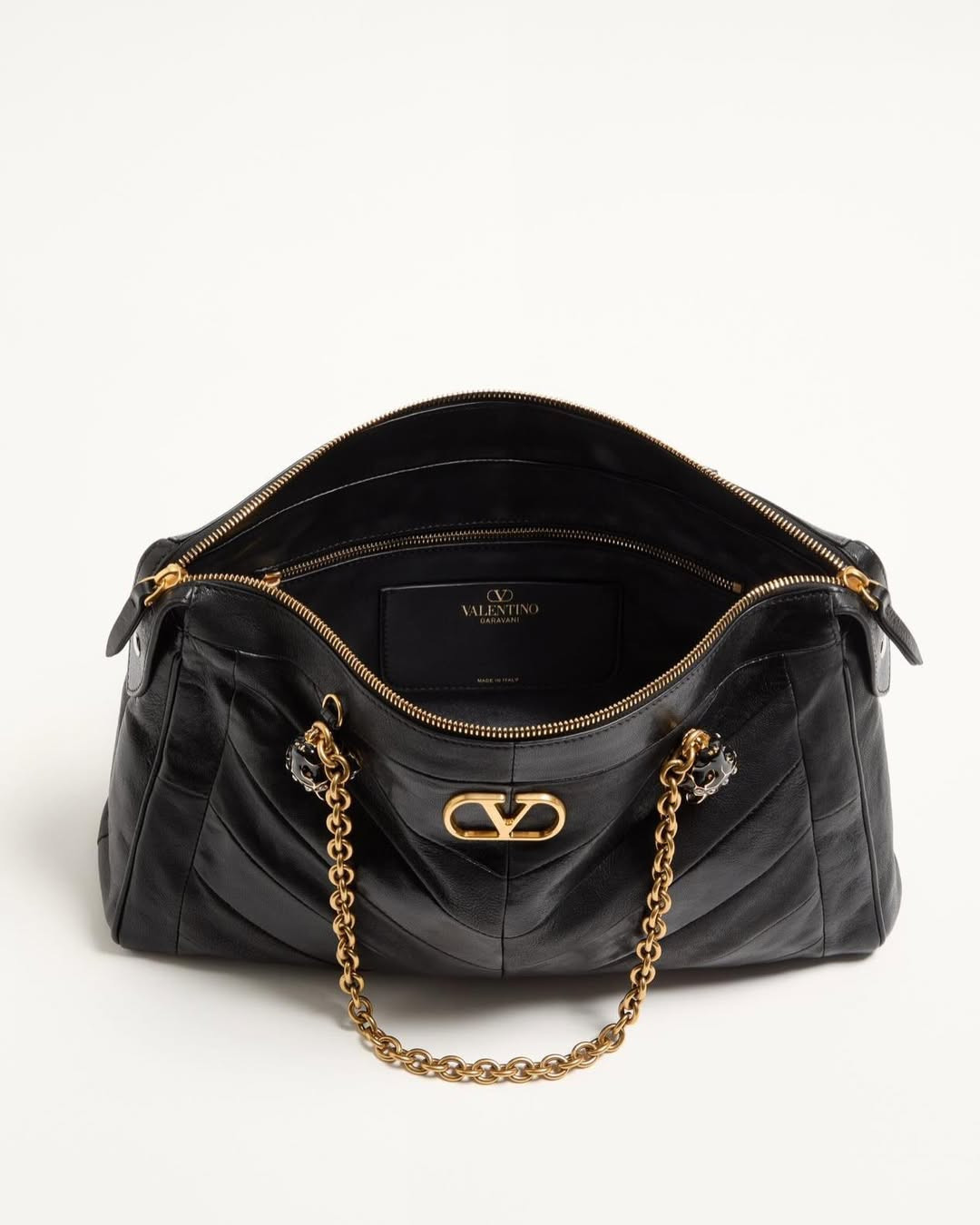 first-seen-in-1968-the-feline-head-was-originally-used-on-accessories-such-as-silk-scarves-belt-1.jpg