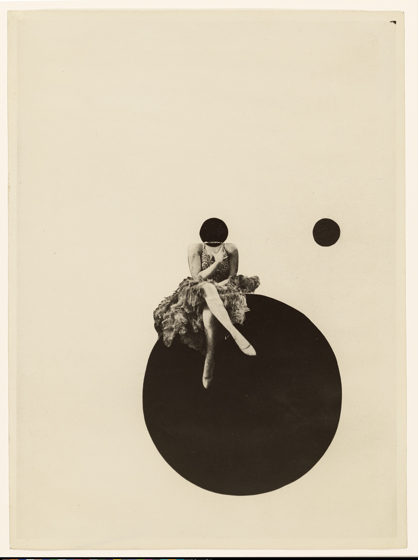 2-olly-and-dolly-sisters-1925-cestate-of-the-laszlo-moholy-nagy-yWVkJ.jpg
