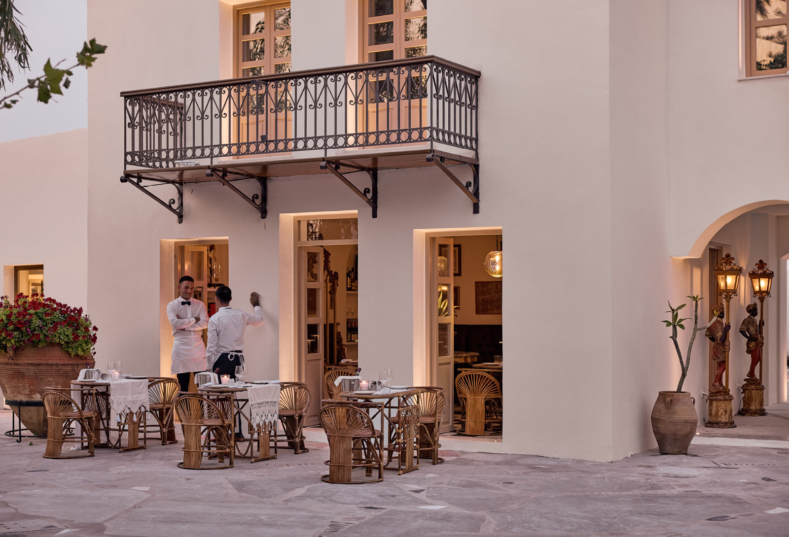 04-dining-at-grecotel-creta-palace.jpg