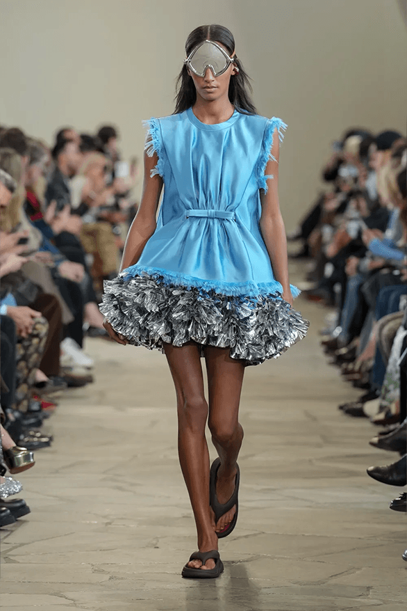 https-hypebeastcom-image-2025-10-02-rabanne-spring-summer-2026-paris-fashion-week-womenswear-runway-17.png