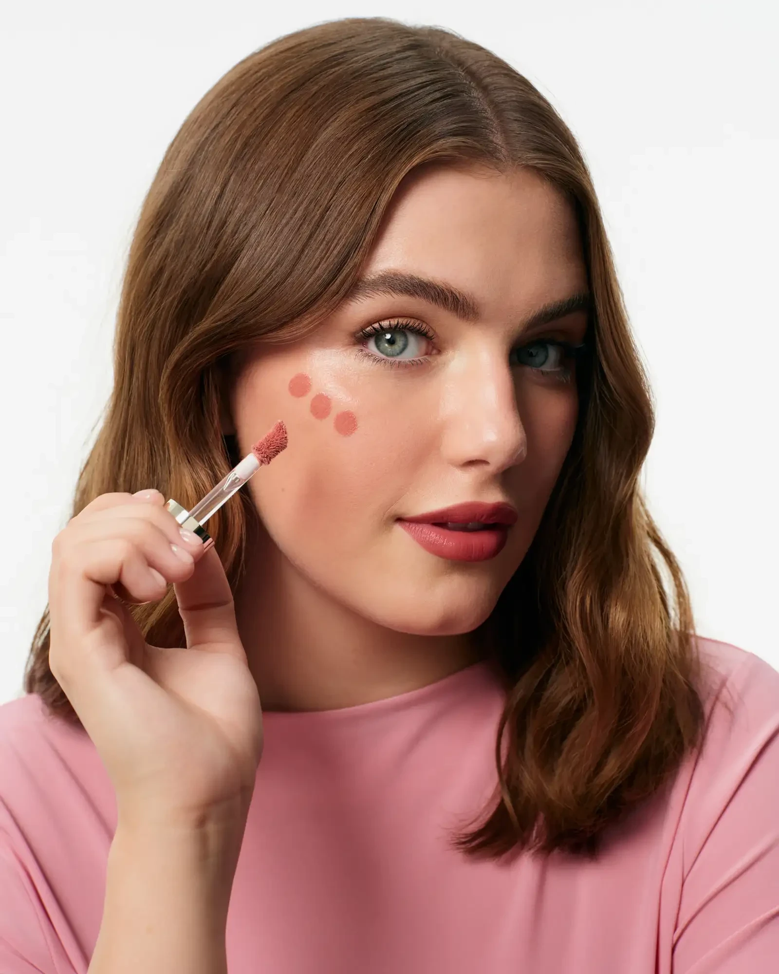 ella-bright-rare-beauty-campaign-071626-3-e146b5e91fe94c218b887786720c2872.webp