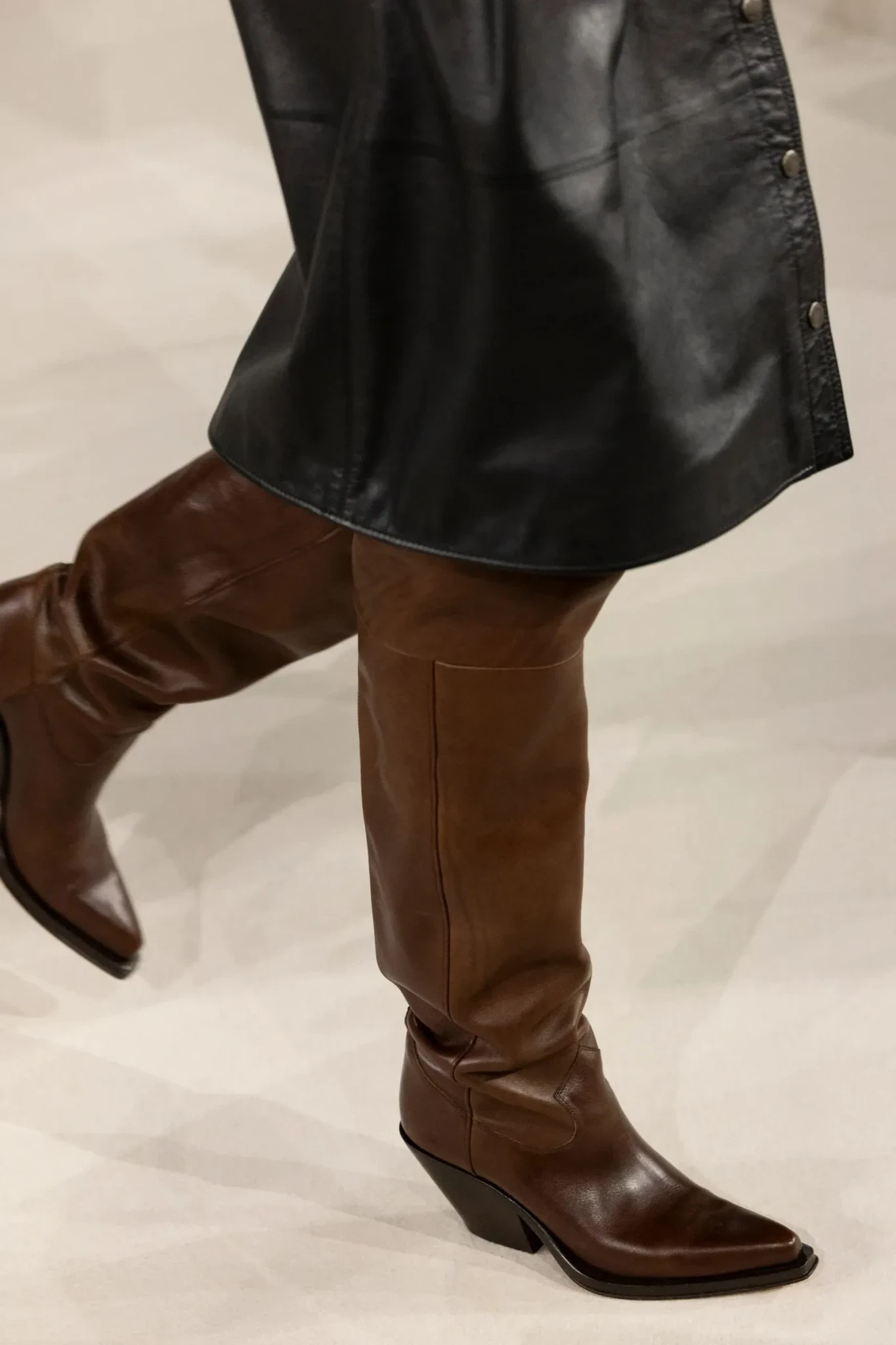 00053-chloe-fall-2026-ready-to-wear-details-credit-brand.webp