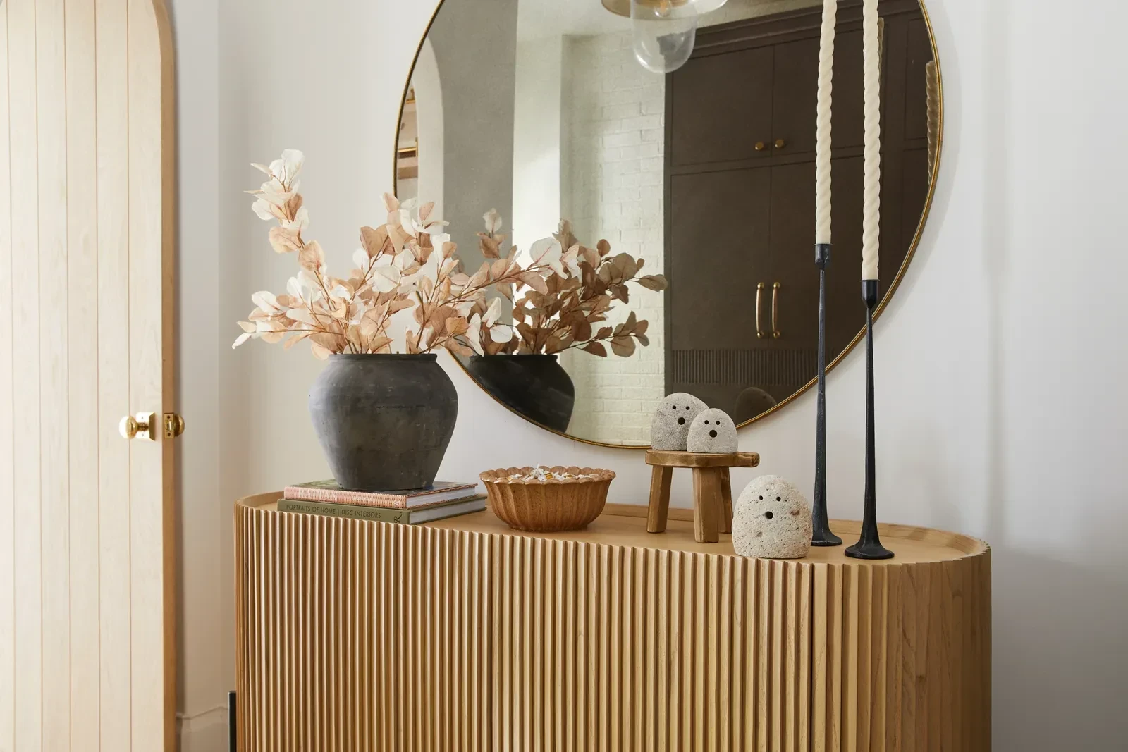 add-fall-touches-to-an-entryway-console-table.webp