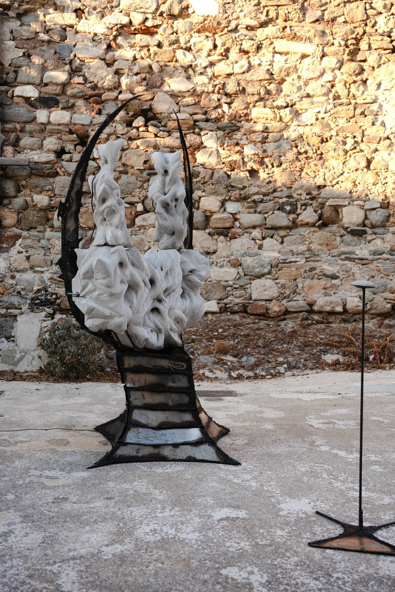 beneath-hubris-gluptike-diadrastike-egkatastase-leonidas-arguros-nikos-kasnakes-soda-pop-khrestos-sach-enosis-collective-napoleon-metses-maria-alexopoulou-courtesy-apeiranthitis-photography.jpg