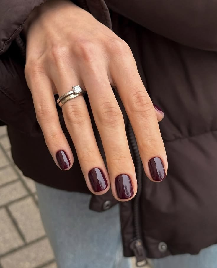 deep-plum-nails-for-fall-weather.jpg