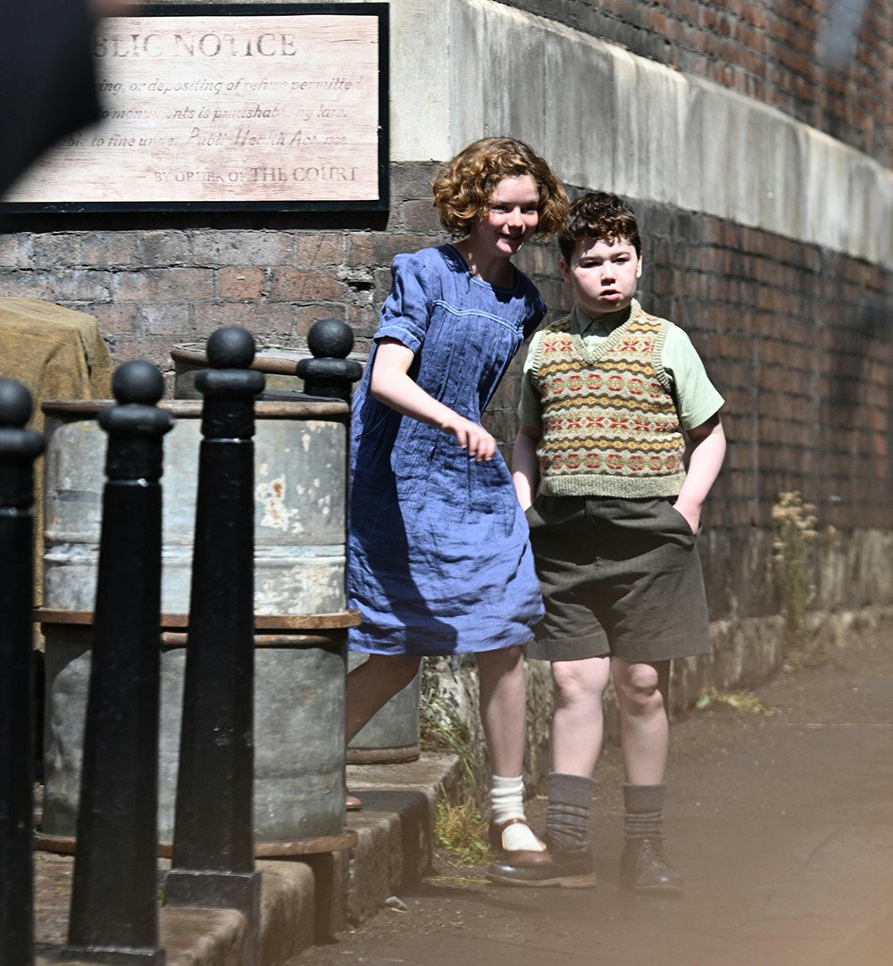 leads-on-narnia-netflix-movie.jpg