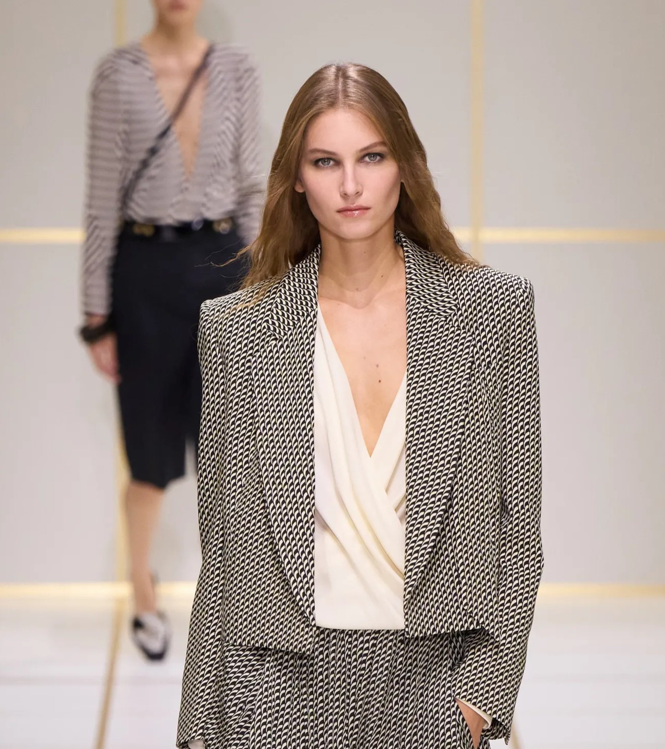 00007-giorgio-armani-spring-2027-ready-to-wear-credit-gorunway.jpg