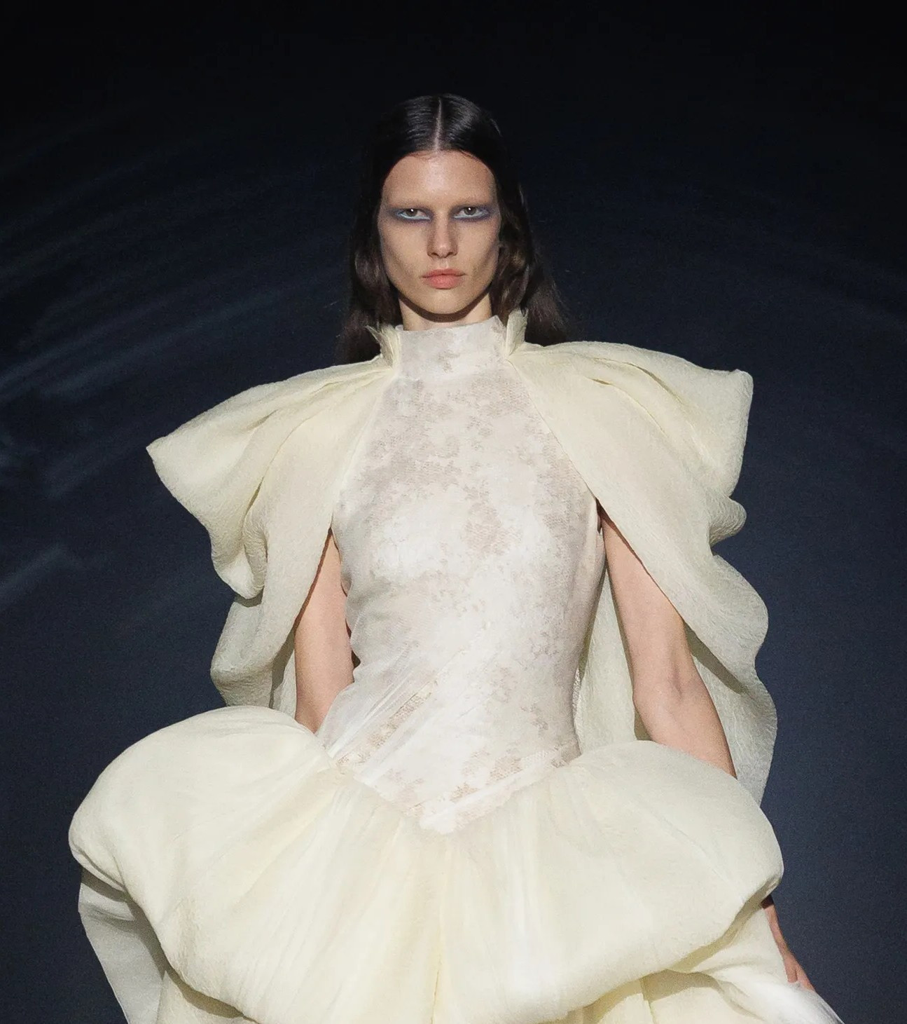 00040-mcqueen-spring-2027-ready-to-wear-credit-brand.jpg