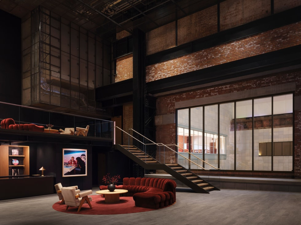 apple-music-hall-foyer-angle-02-bigjpglarge.jpg