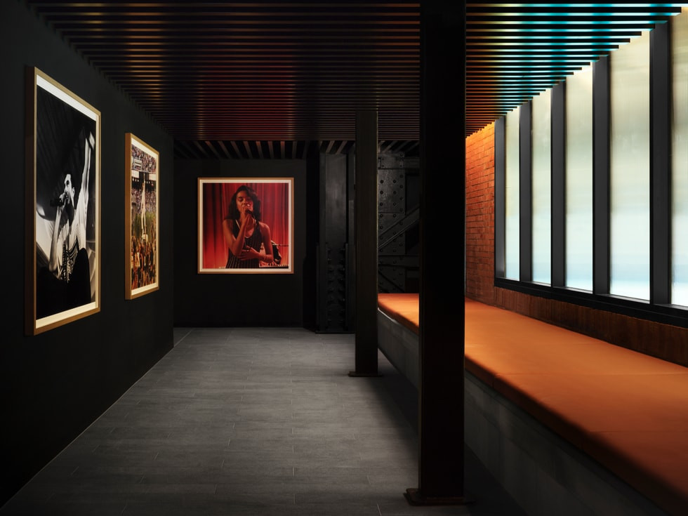 apple-music-radio-a-list-corridor-bigjpglarge.jpg