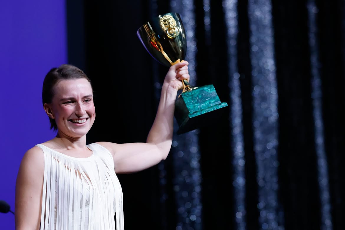 biennalecinema2026-venezia83-coppa-volpi-per-la-migliore-attrice-mathilde-arcel-in-kvinde-ukendt.jpg