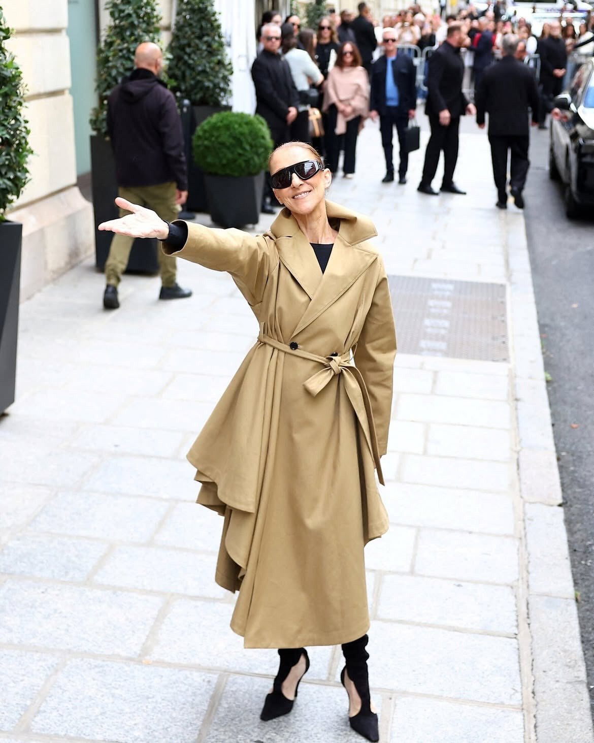 bonjour-celine-ligo-prin-tis-poluanamenomenes-sunaulies-tes-sto-parisi-e-at-celinedion-katephth.jpg