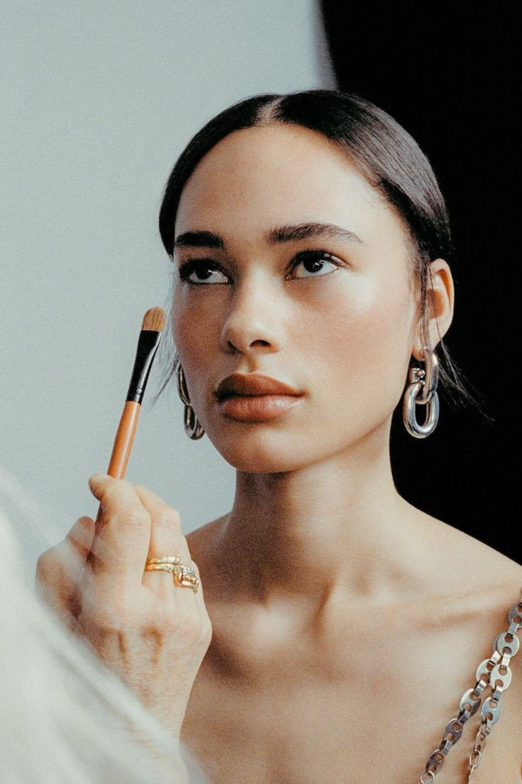 erst-concealer-oder-foundation-ich-habe-es-immer-falsch-herum-gemacht-bis-eine-star-visagistin-mir-ihre-technik-zeigte.jpg