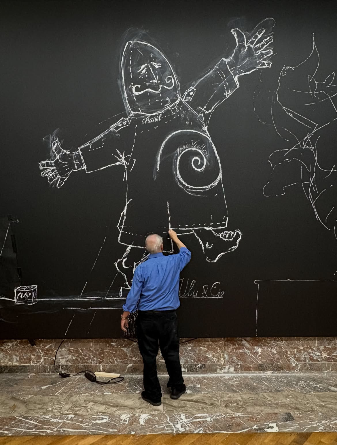 making-a-wall-drawing-of-ubuwilliam-kentridgei-am-not-me-the-horse-is-not-minebozar-brussels18.jpg