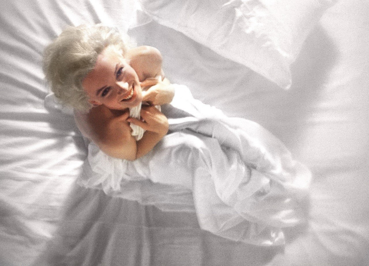 marilyn-monroe-draped-in-bedsheets.jpg