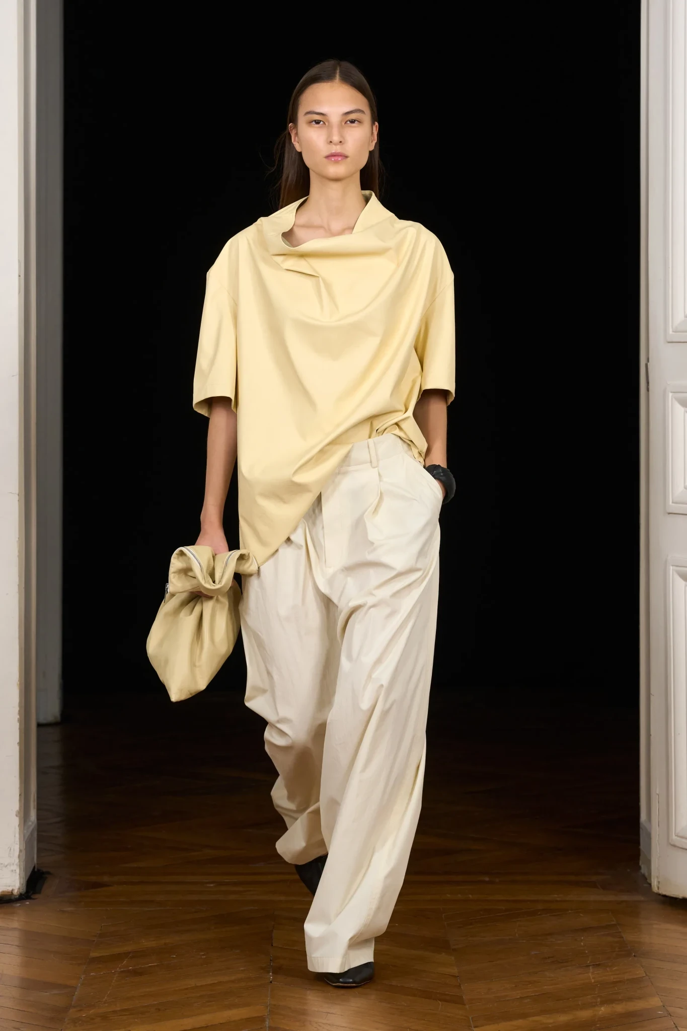 00015-gauchere-spring-2027-ready-to-wear-credit-gorunwayjpg.webp