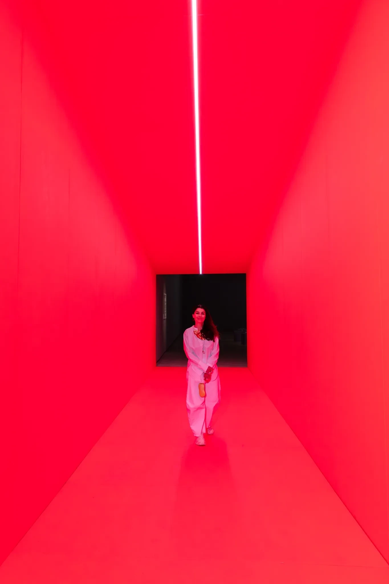 es-devlin-photographed-in-es-devlin-other-worlds-at-the-design-museum-photo-credit-luke-hayes-3-1365x2048.webp