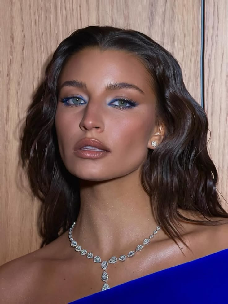 navy-makeup-inspo.jpg