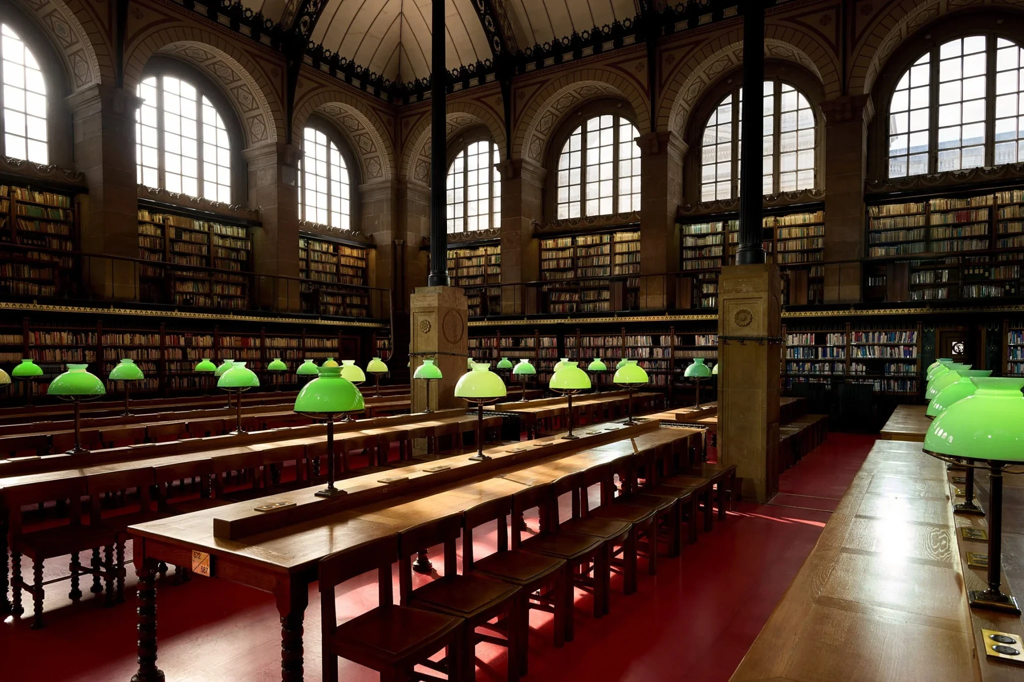 valentino-antibiblioteca-by-alessandro-michele-ss27-show-paris-fashion-week-le-mile-magazine-banner.webp
