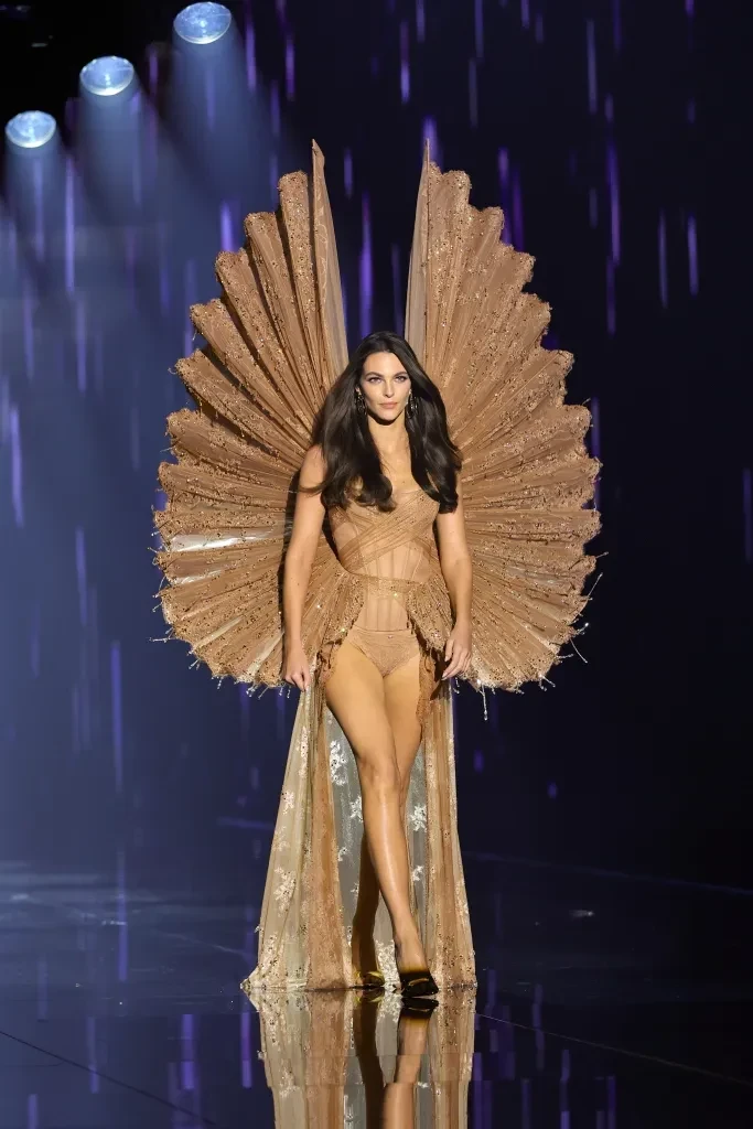 vittoria-ceretti-walks-runway-victorias-145648784-ac97a3.webp