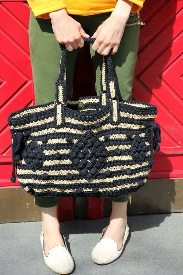 a896eb3951ba46f37933c91300e0ec48-crochet-handbags-crochet-bags-1.jpg