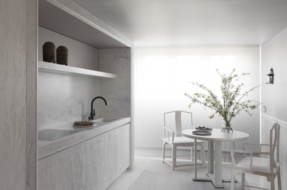 guillaume-alans-kennedy-apartment-paris-is-a-minimalists-dream-house-8-930x618-eXMGH.jpg
