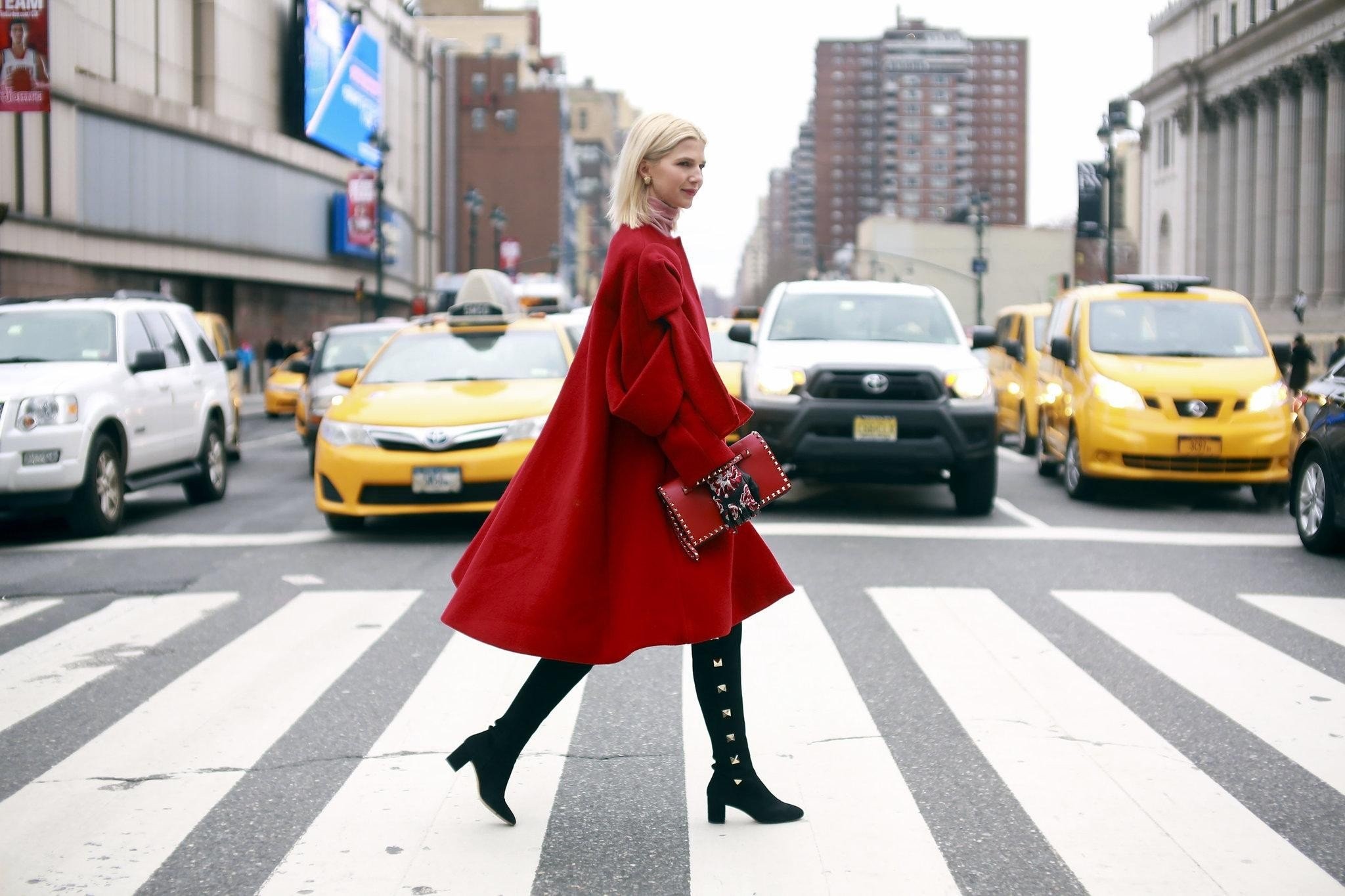 20160212nyfw-1streetstyle-slide-5jsv-superjumbo.jpg