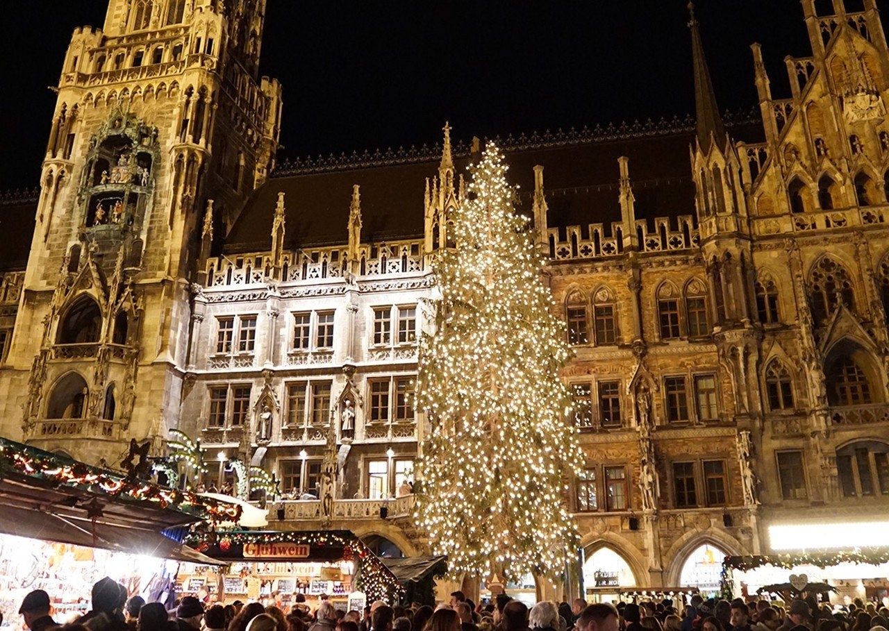 christmas-market-and-christmas-tree-munich.jpg