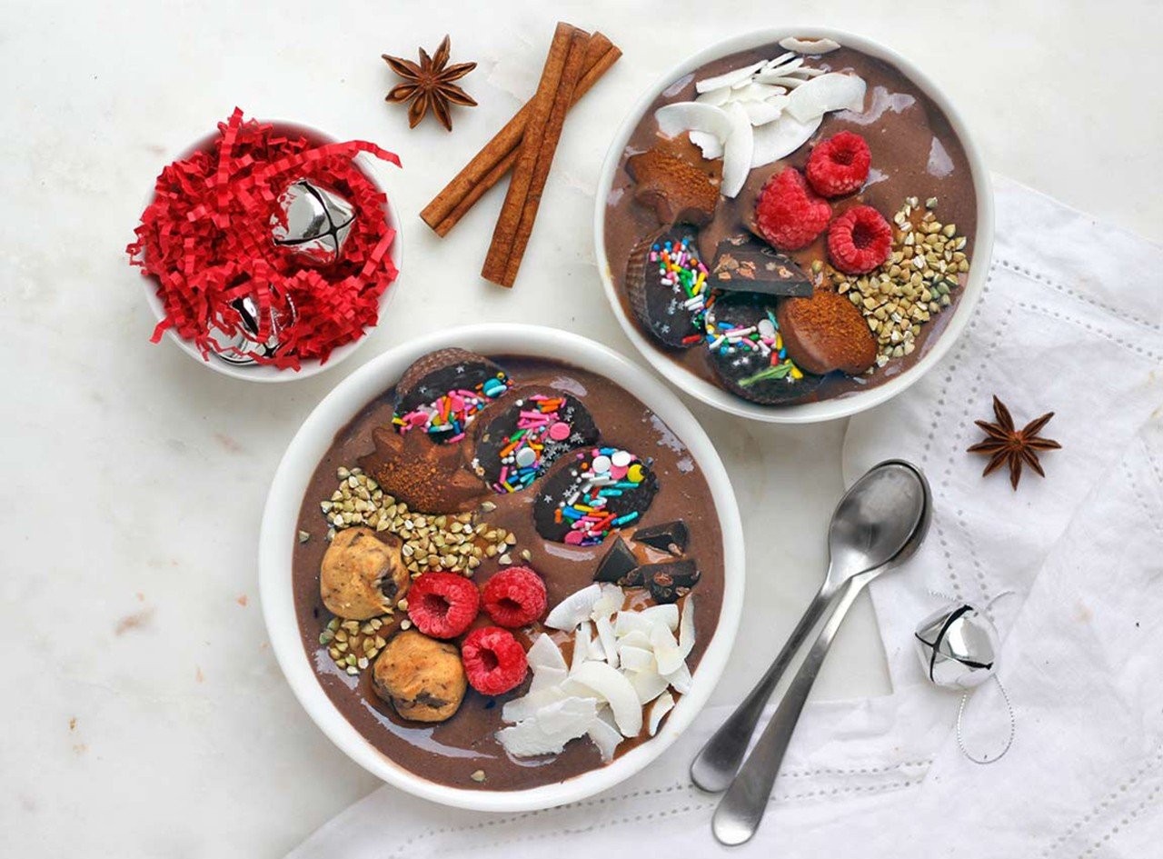 smoothie-bowl-breakfast-best-and-worst-christmas-foods-glow.jpg