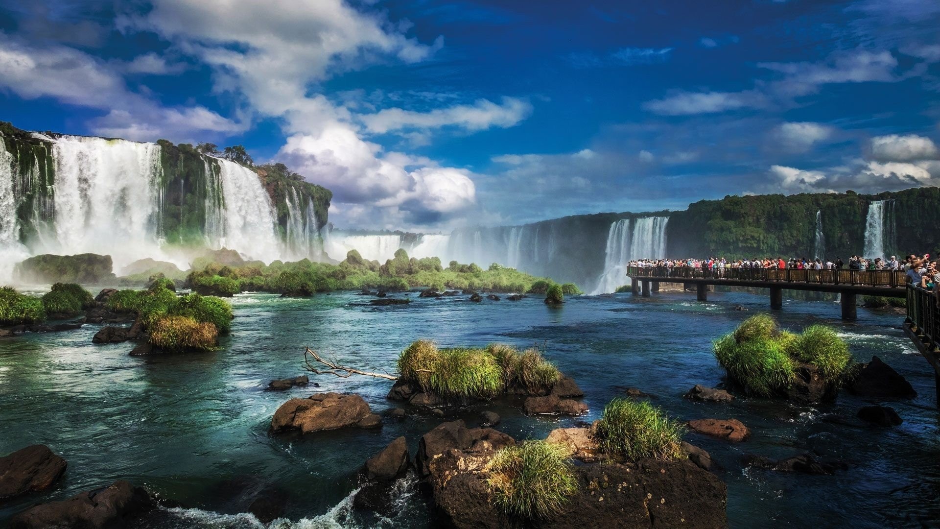 argentina-iguazu-falls-walking-tour1.jpg