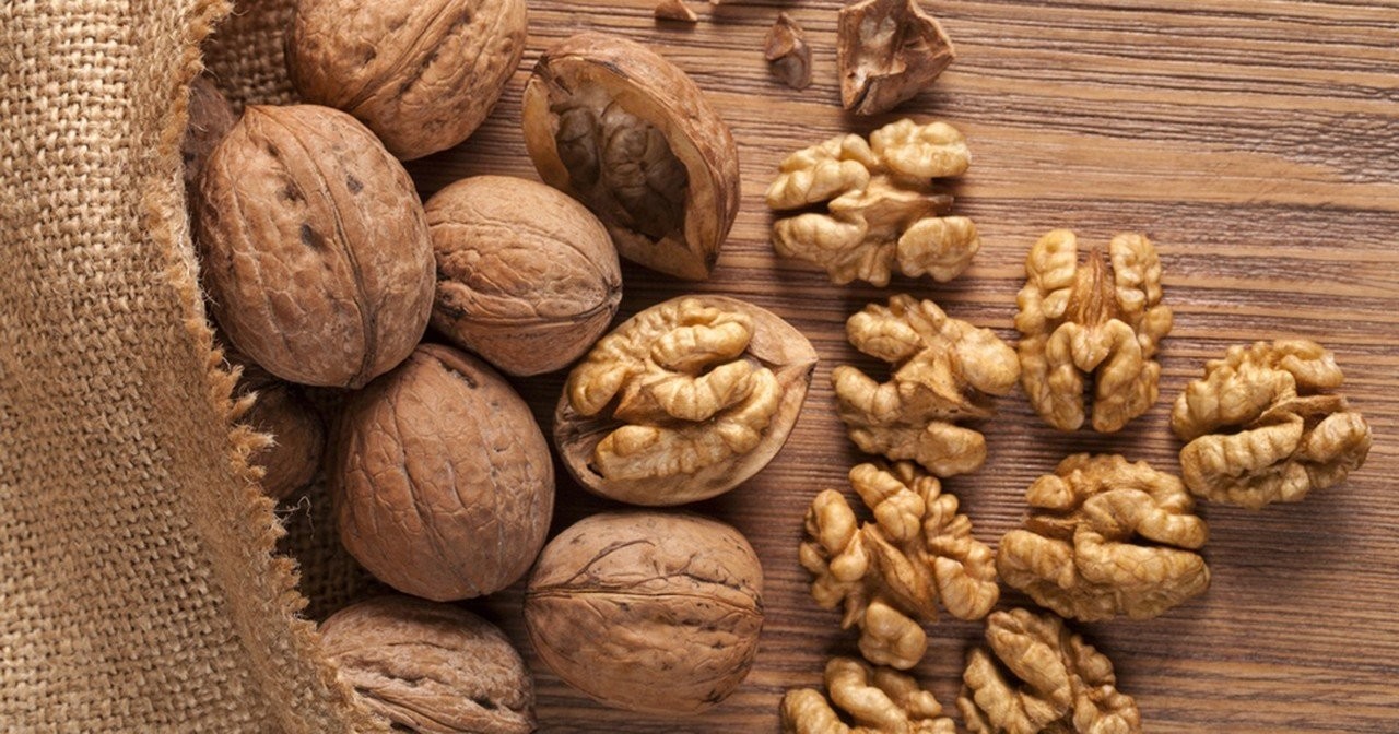 walnuts-the-perfect-snack-glow-magazine.jpg