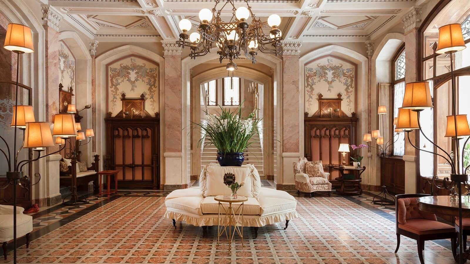 0000225-grand-hotel-a-villa-feltrinelli-the-magnificent-hall.jpeg