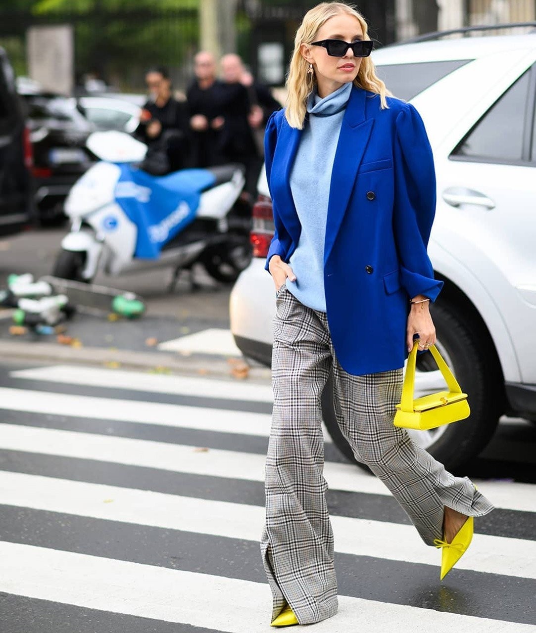 how-to-wear-bright-colors-in-fall-3.jpg