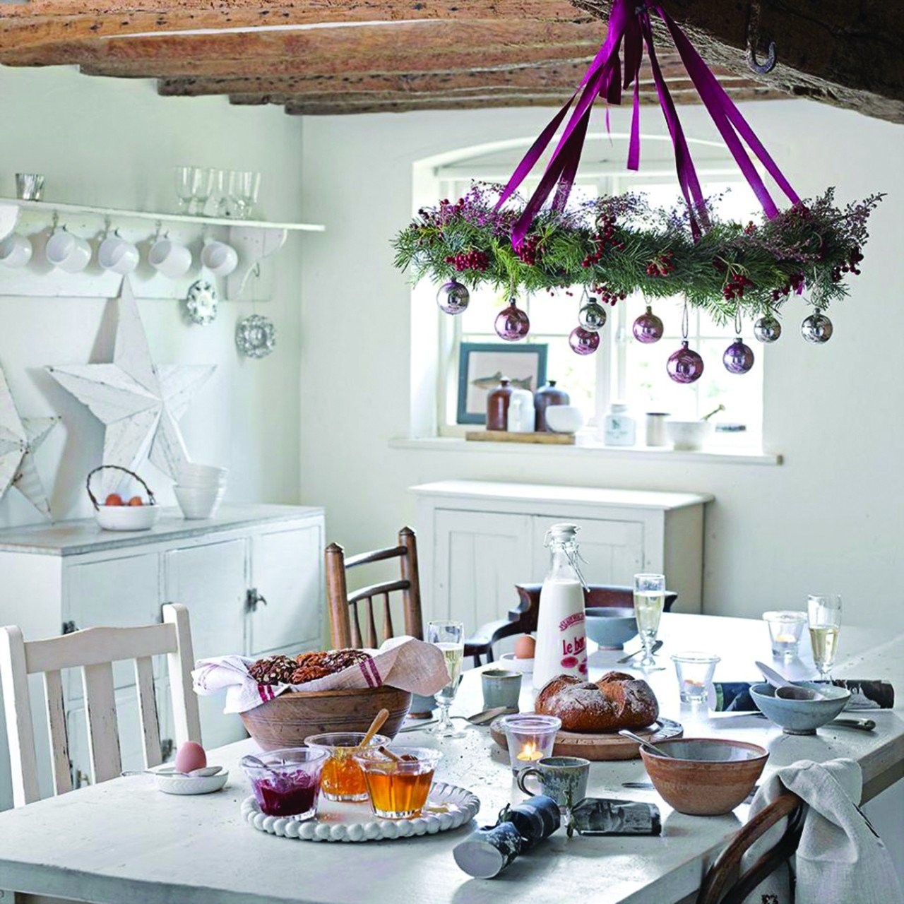 christmas-kitchen-decorating-ideas-baubles-920x920.jpg