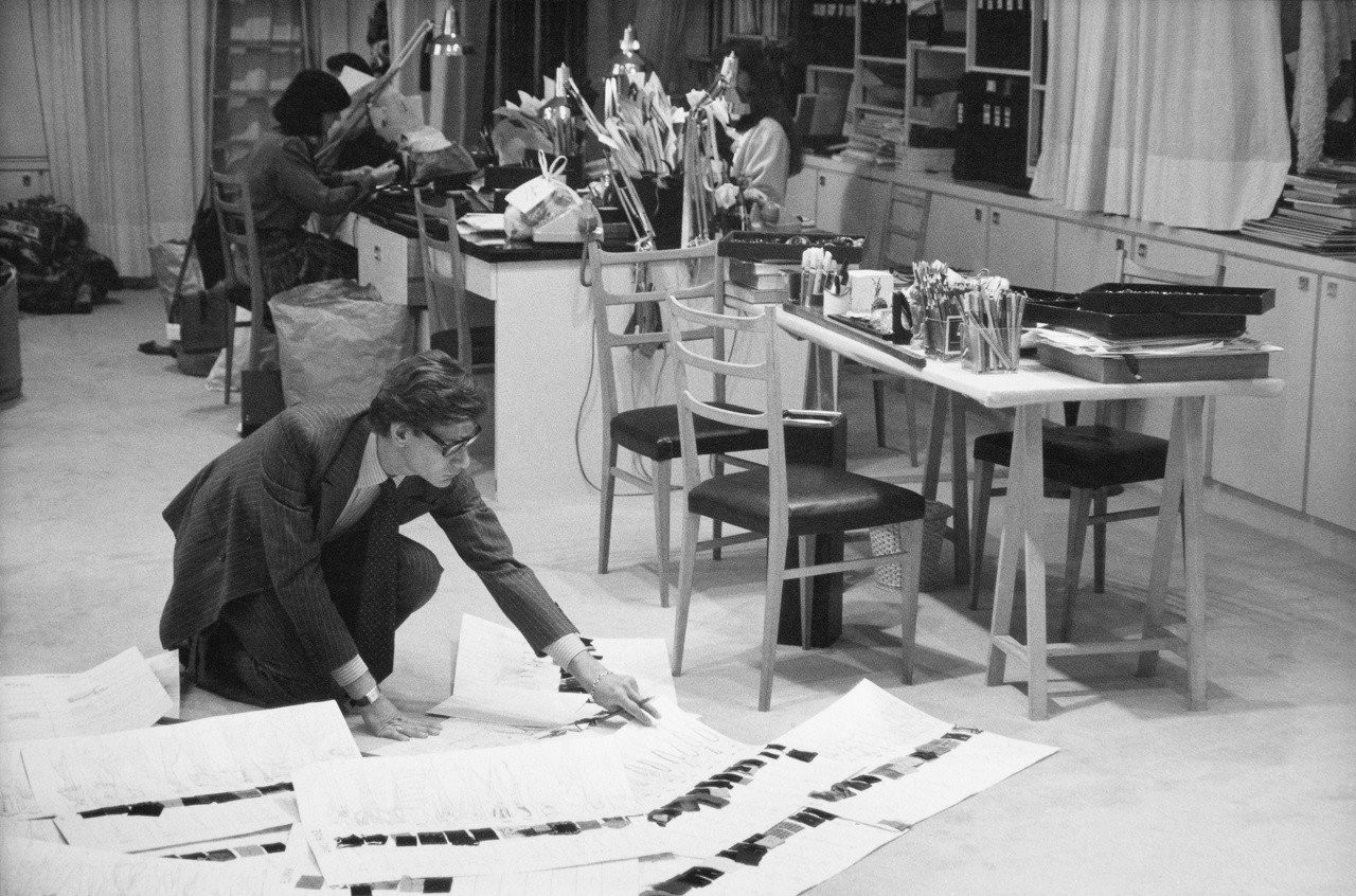 c-yves-saint-laurent-dans-son-studio.jpg