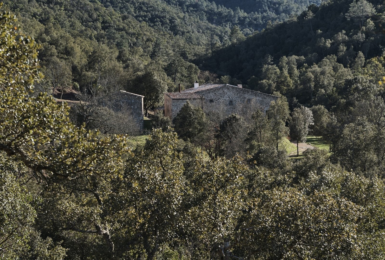 the-restored-17th-century-farmhouse-in-the-baix-emporda-region-of-spain-Ely8O.jpg