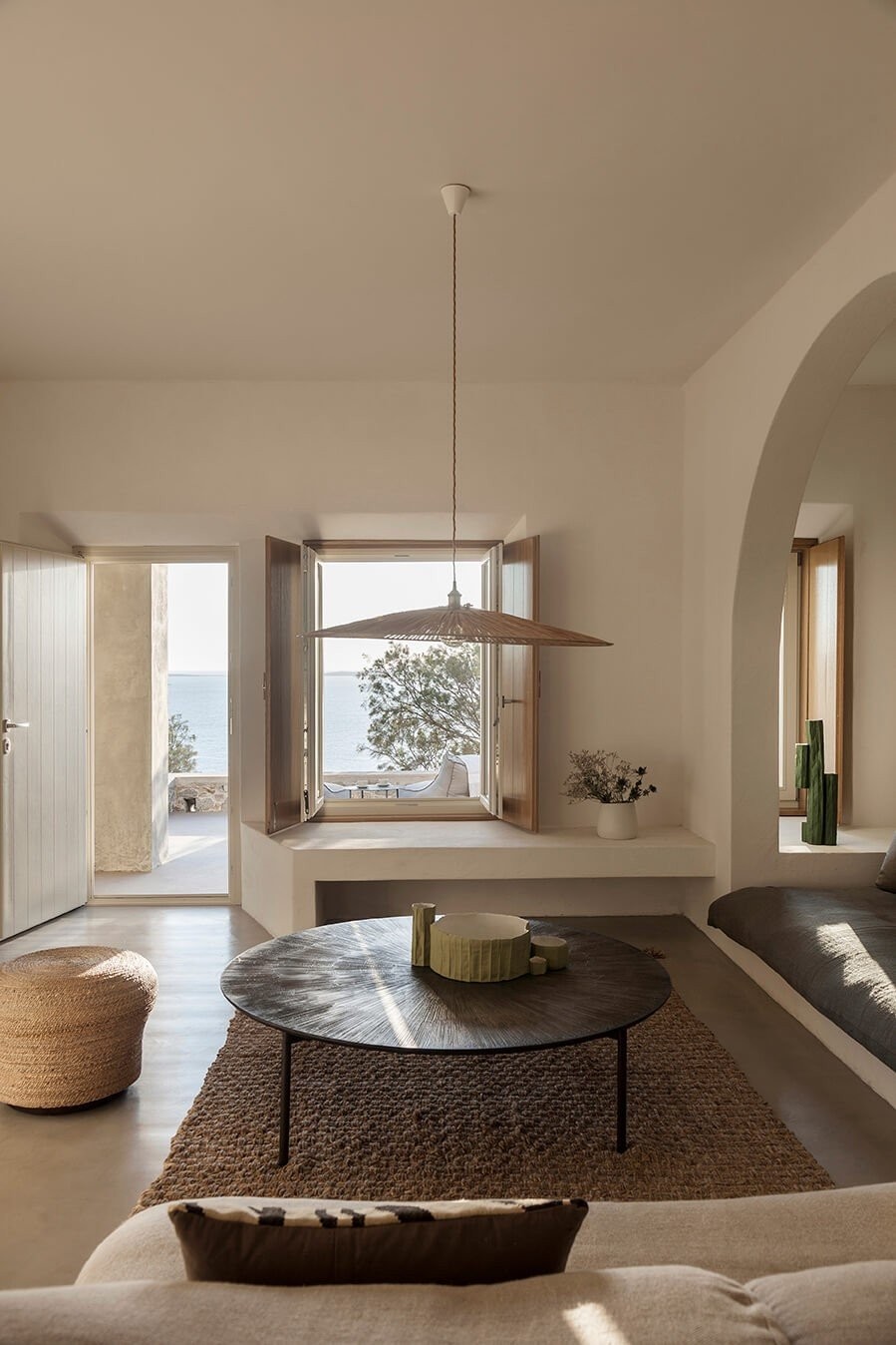 block722-architects-residence-in-mykonos-i-livinroom-2-YXvin.jpg