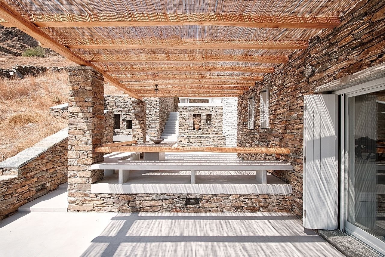 f14-rocksplit-house-in-kea-island-cyclades-greece-by-cometa-architects-yatzer-QaR1y.jpg