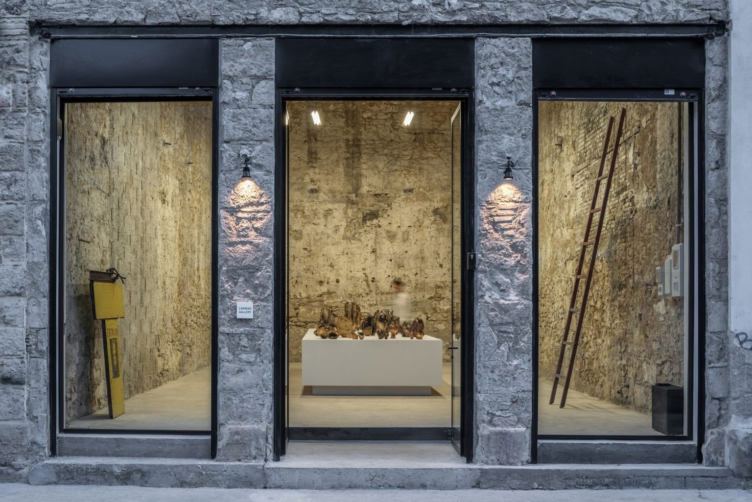 carwan-gallery-athens-new-berlin-omer-arbel-dezeen-2364-col-11-1-1536x1025-LPdpl.jpg