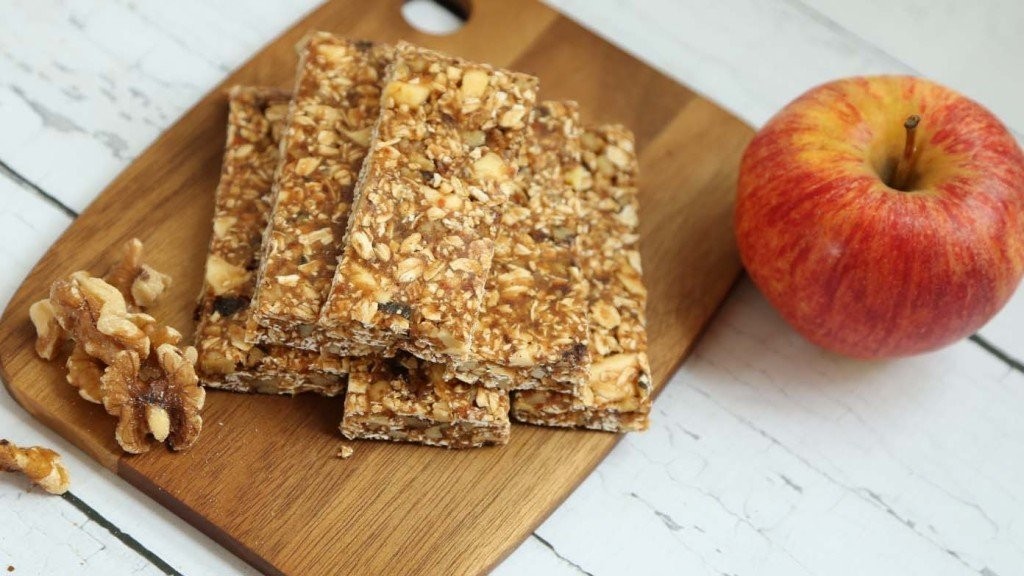 apple-cinnamon-granola-bars-16x9-the-domestic-geek.jpg