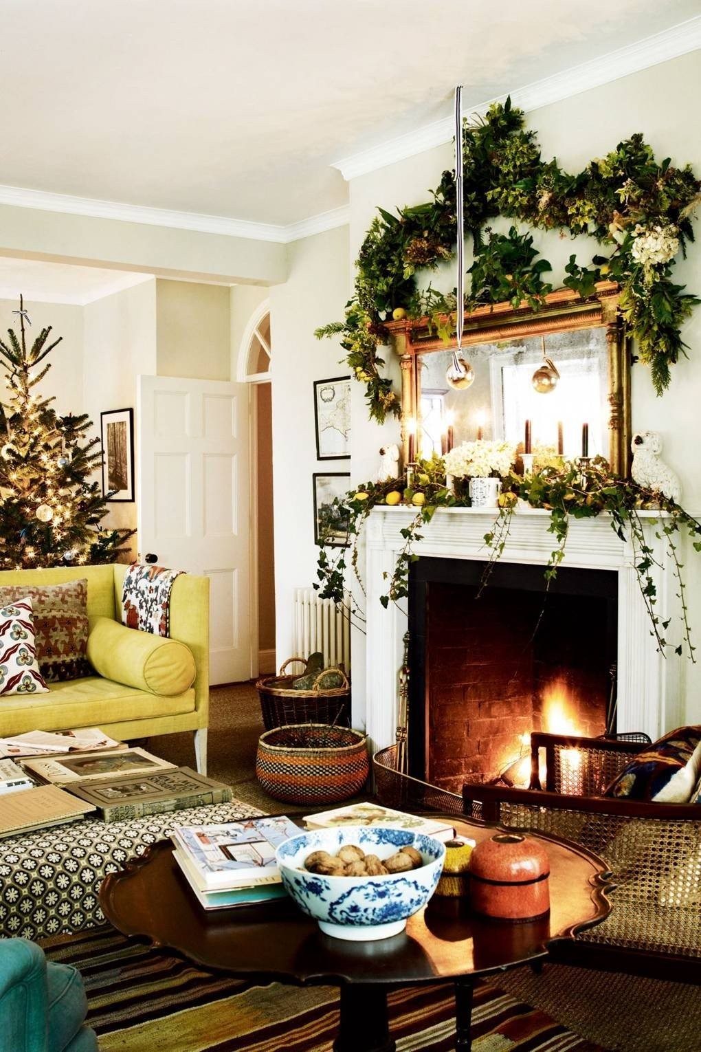 christmas-decorations-8-house-9dec14-rachel-whiting-b.jpg